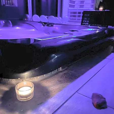 La Grenoble Jacuzzi Et Sauna Privatif Szálloda