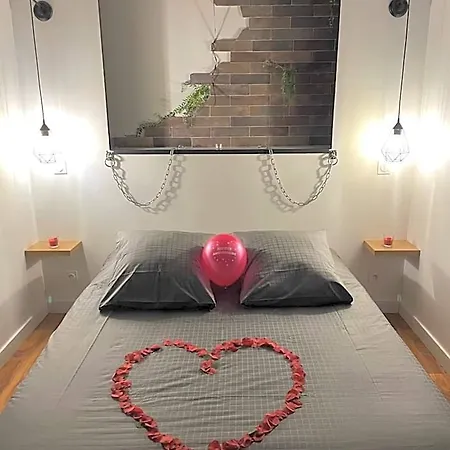 Hotel La Grenoble Jacuzzi Et Sauna Privatif *